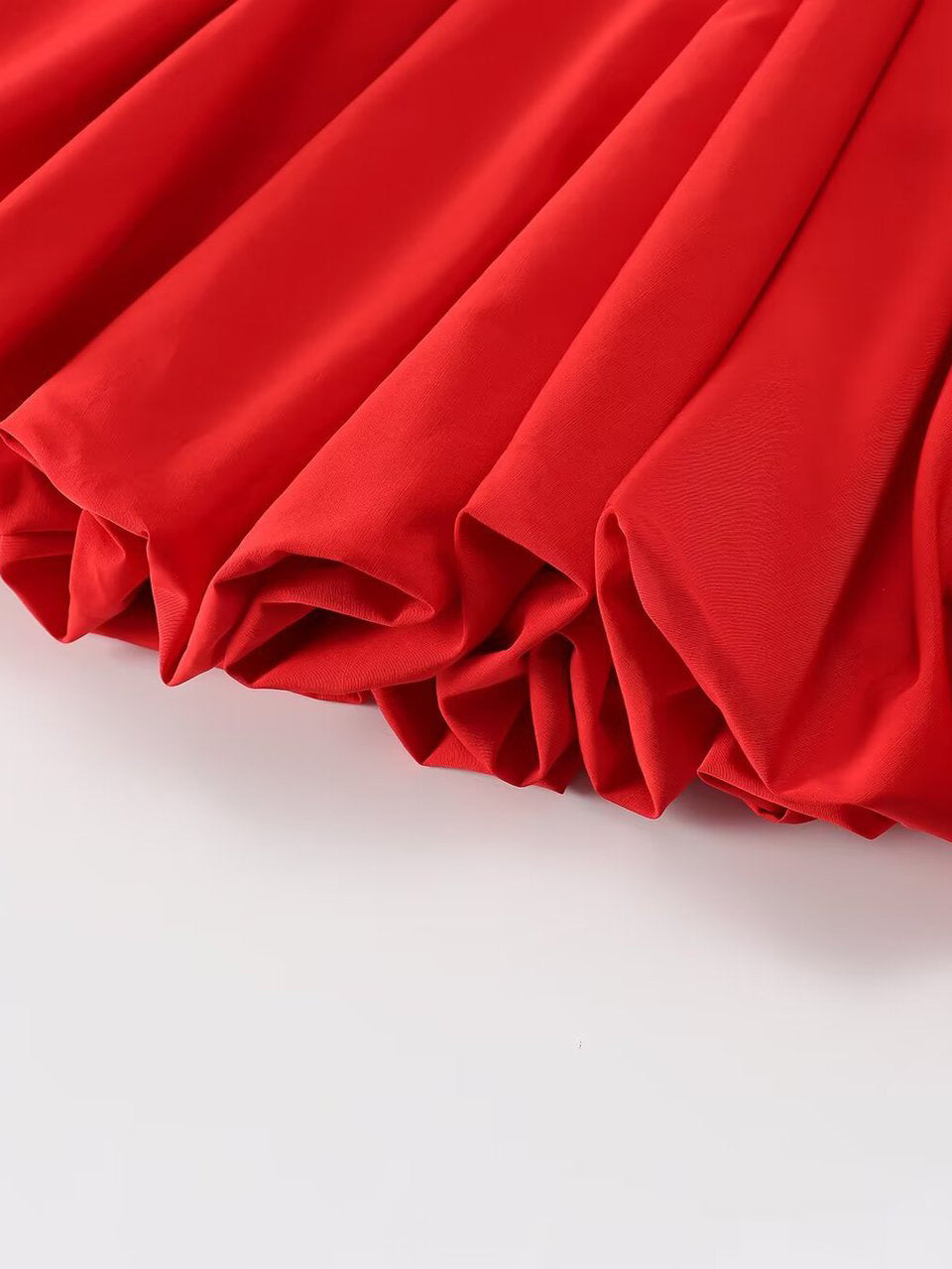 Robe plissée à col montant