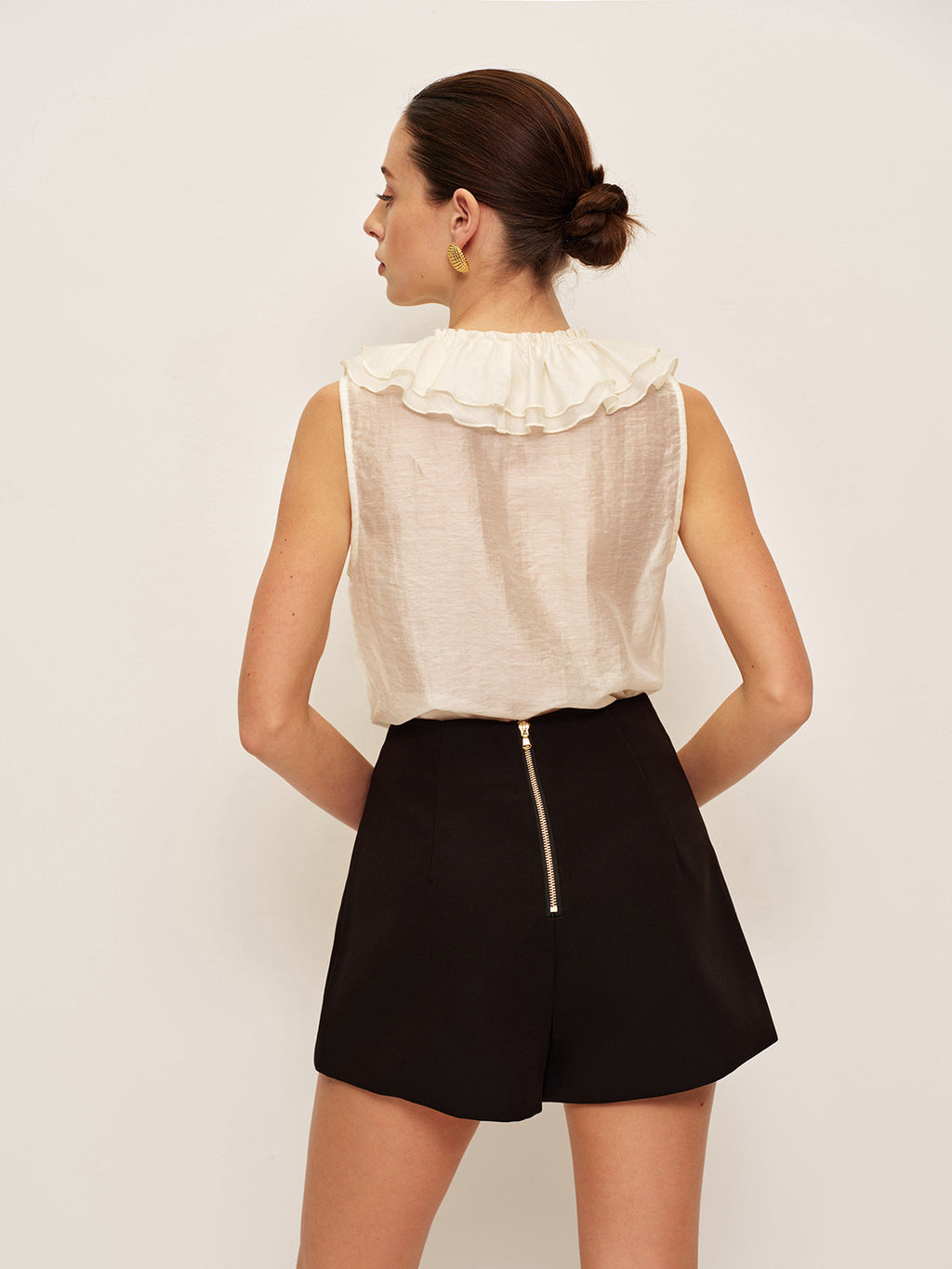 Short plissé taille haute à double boutonnage