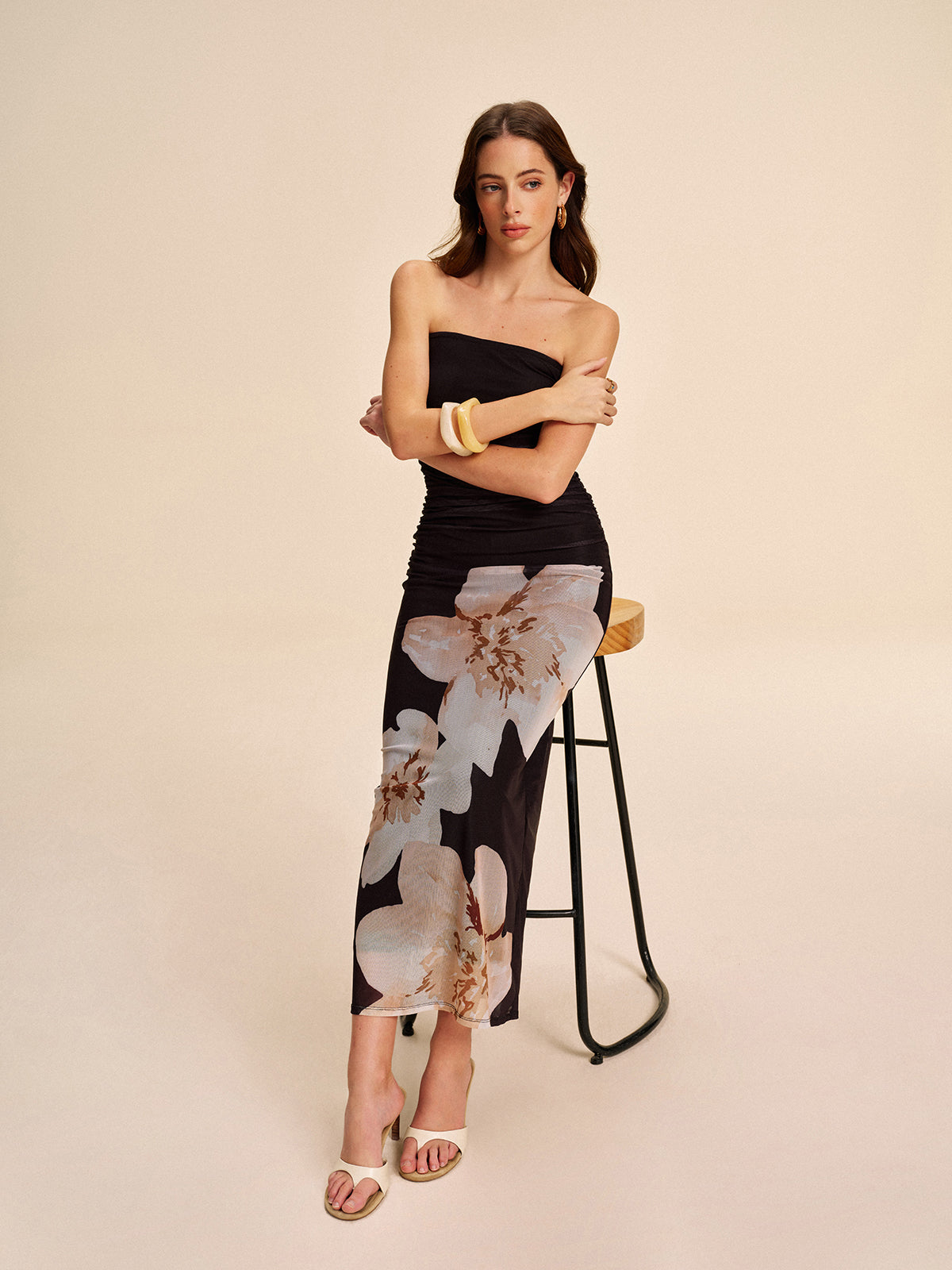 Robe bustier en tulle fleuri ruché semi-transparente