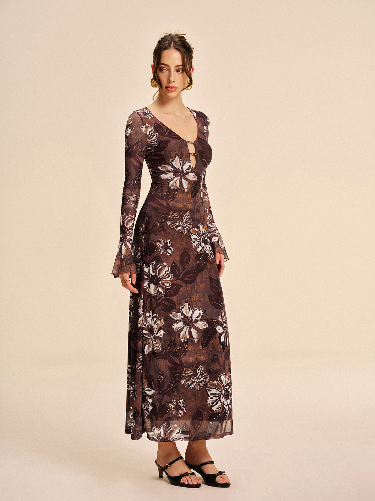 Halbtransparentes Kleid aus Mesh mit Blumenmuster, Cut-outs und Schlitz 