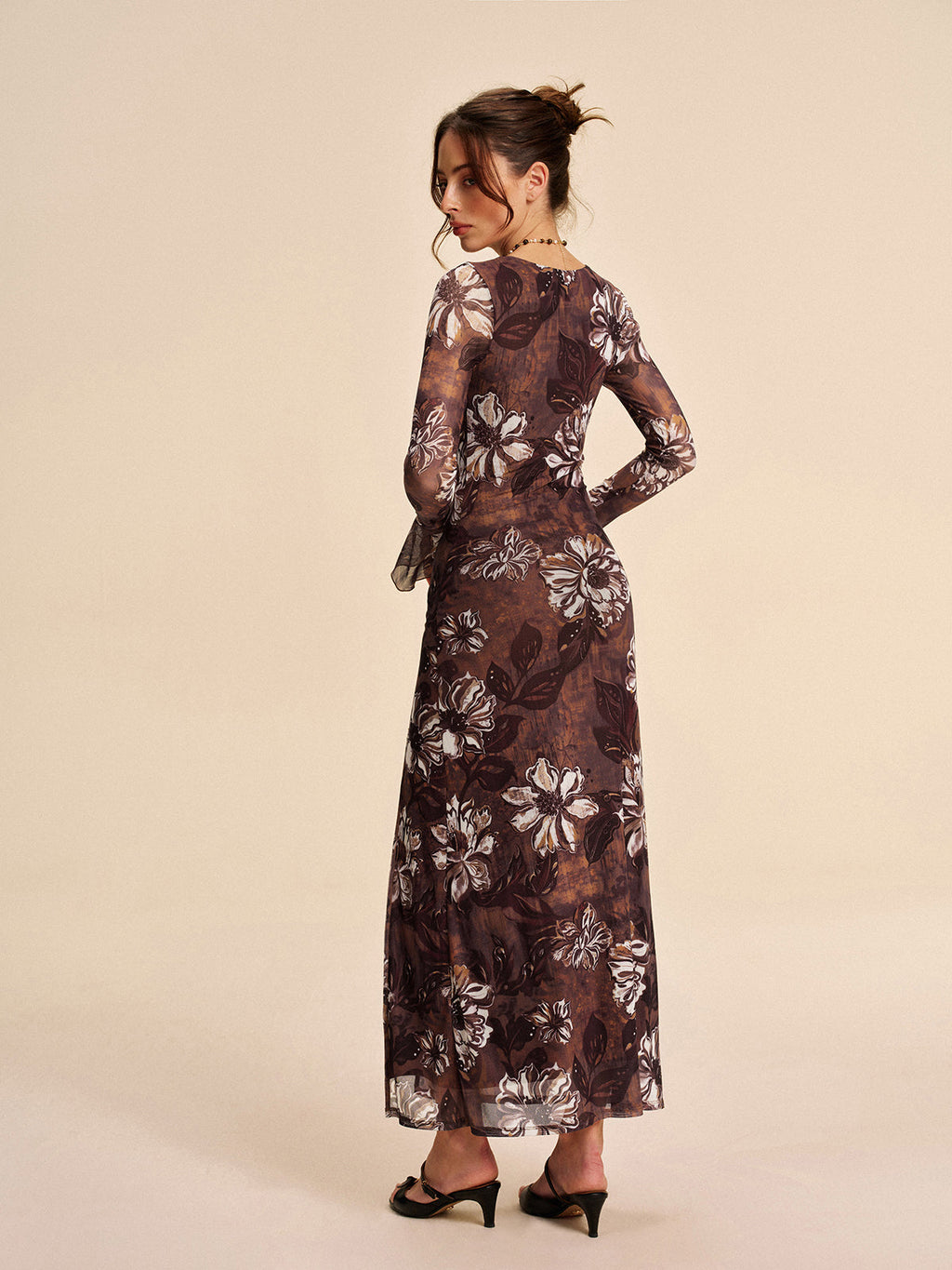 Halbtransparente Mesh-Blumen-Cutout-Schlitzkleid