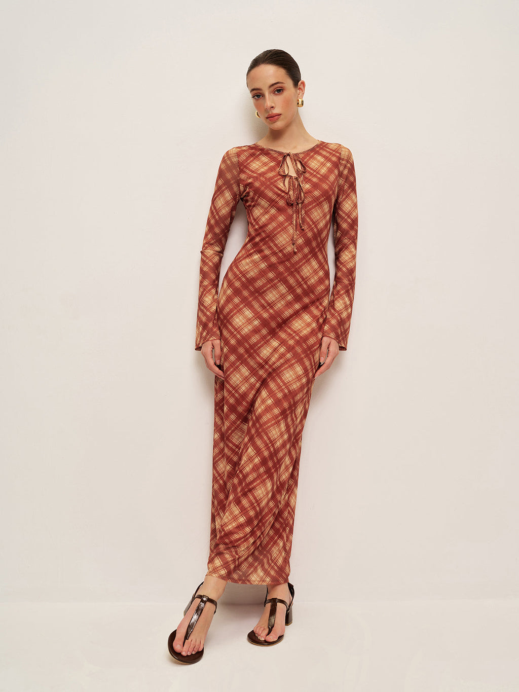 Kariertes Langarmkleid mit Bindedetail vorne