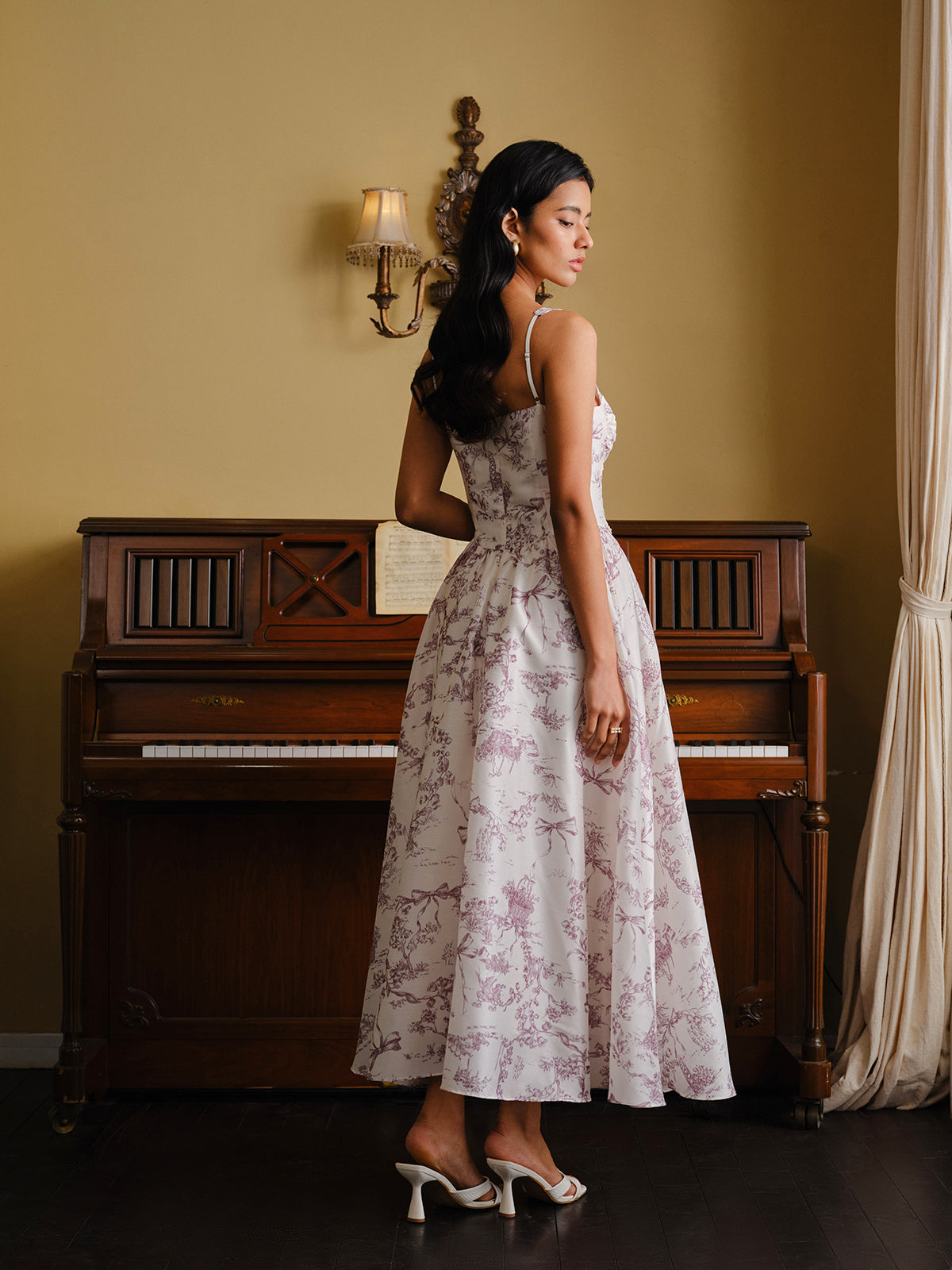 Korsettkleid mit Toile-Muster