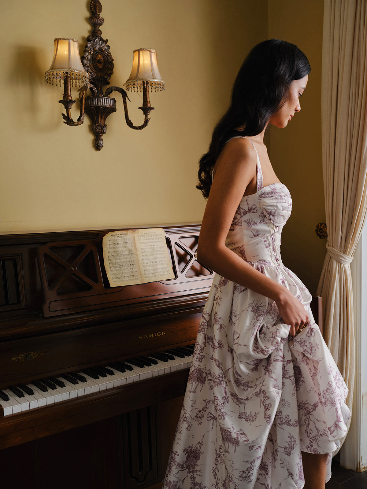 Korsettkleid mit Toile-Muster