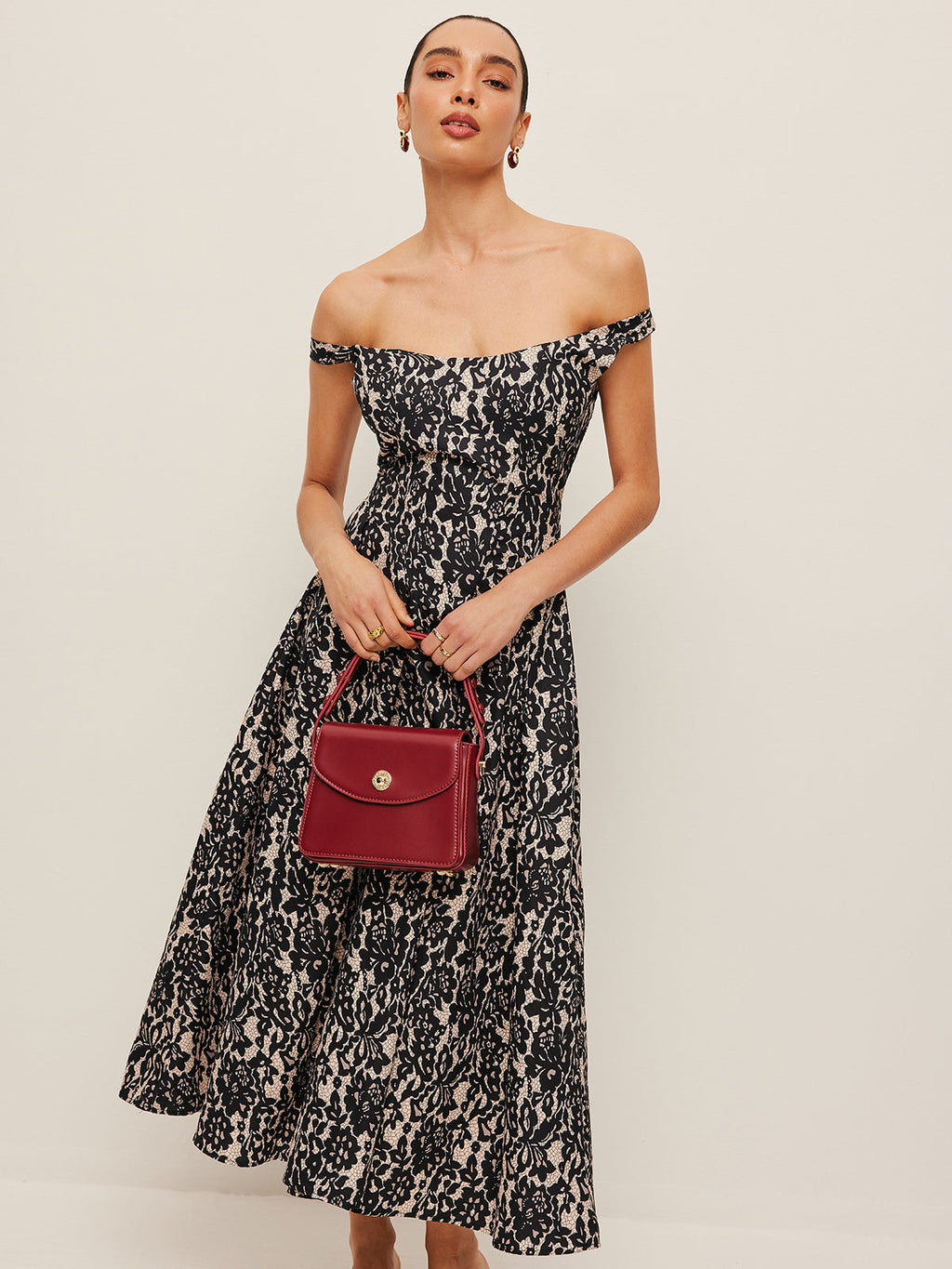 Schulterfreies Kleid mit Blumenmuster