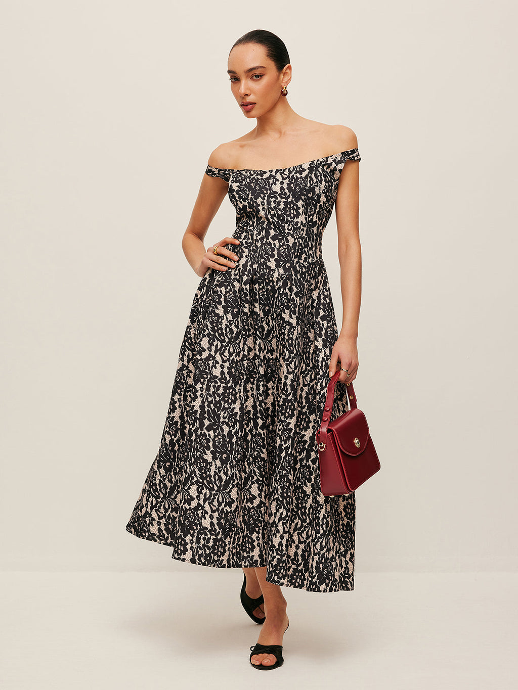 Schulterfreies Kleid mit Blumenmuster