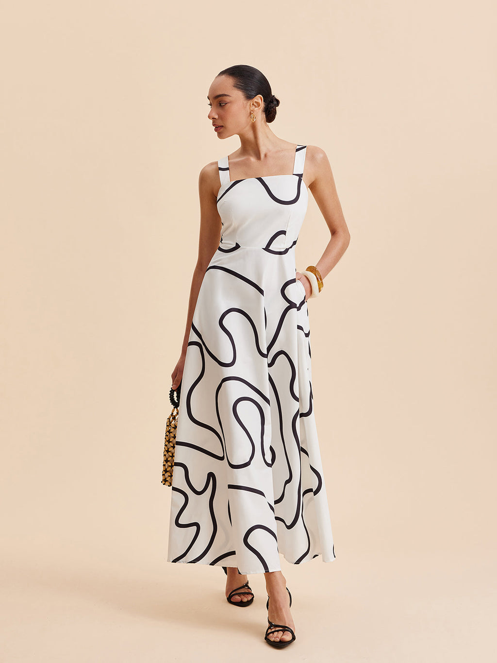 Quadratisches Trägerkleid mit abstraktem Linienmuster