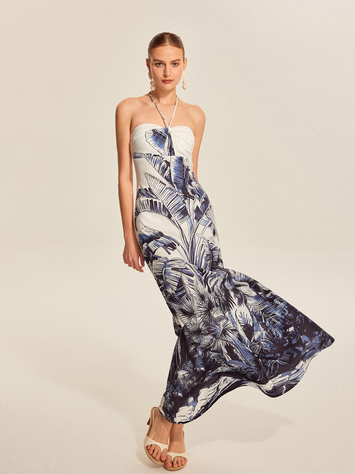 Bedrucktes trägerloses Neckholder-Kleid