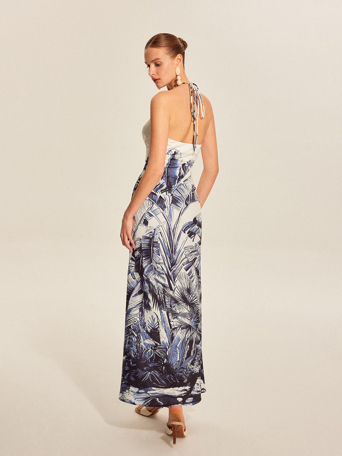 Bedrucktes trägerloses Neckholder-Kleid