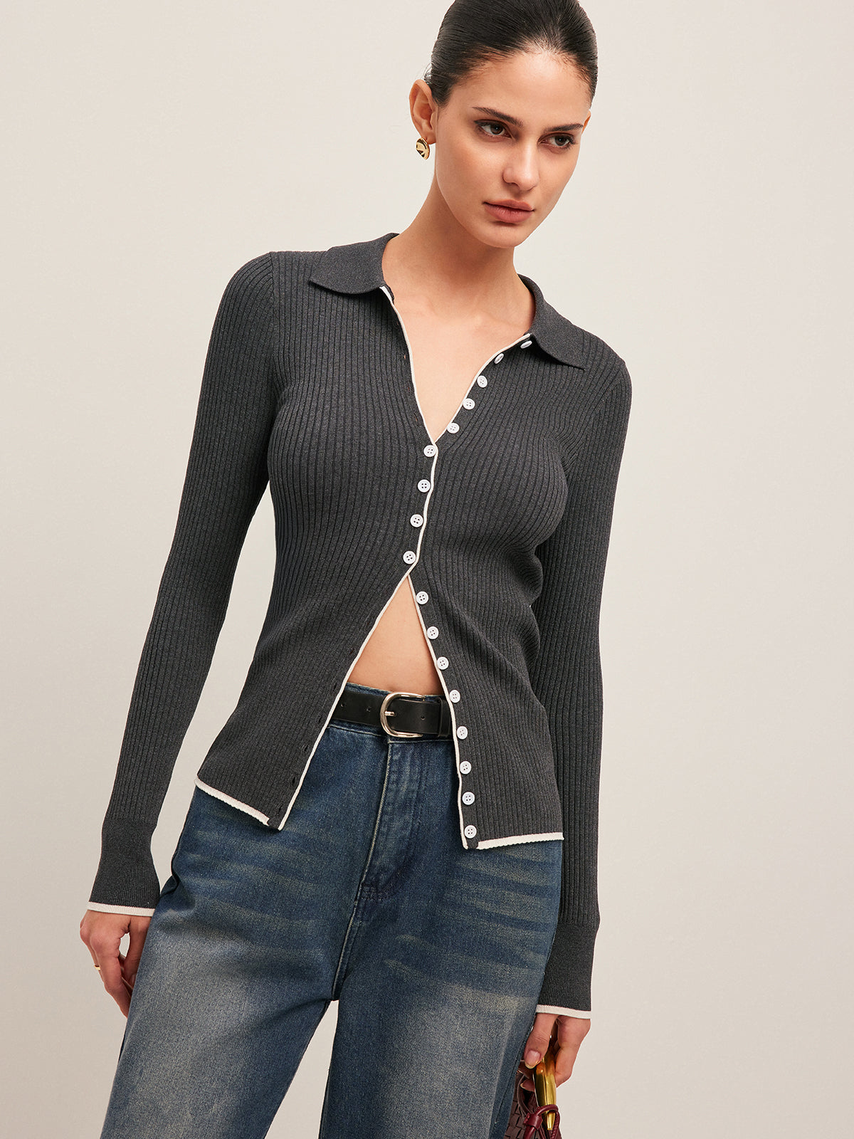 Cardigan court boutonné côtelé