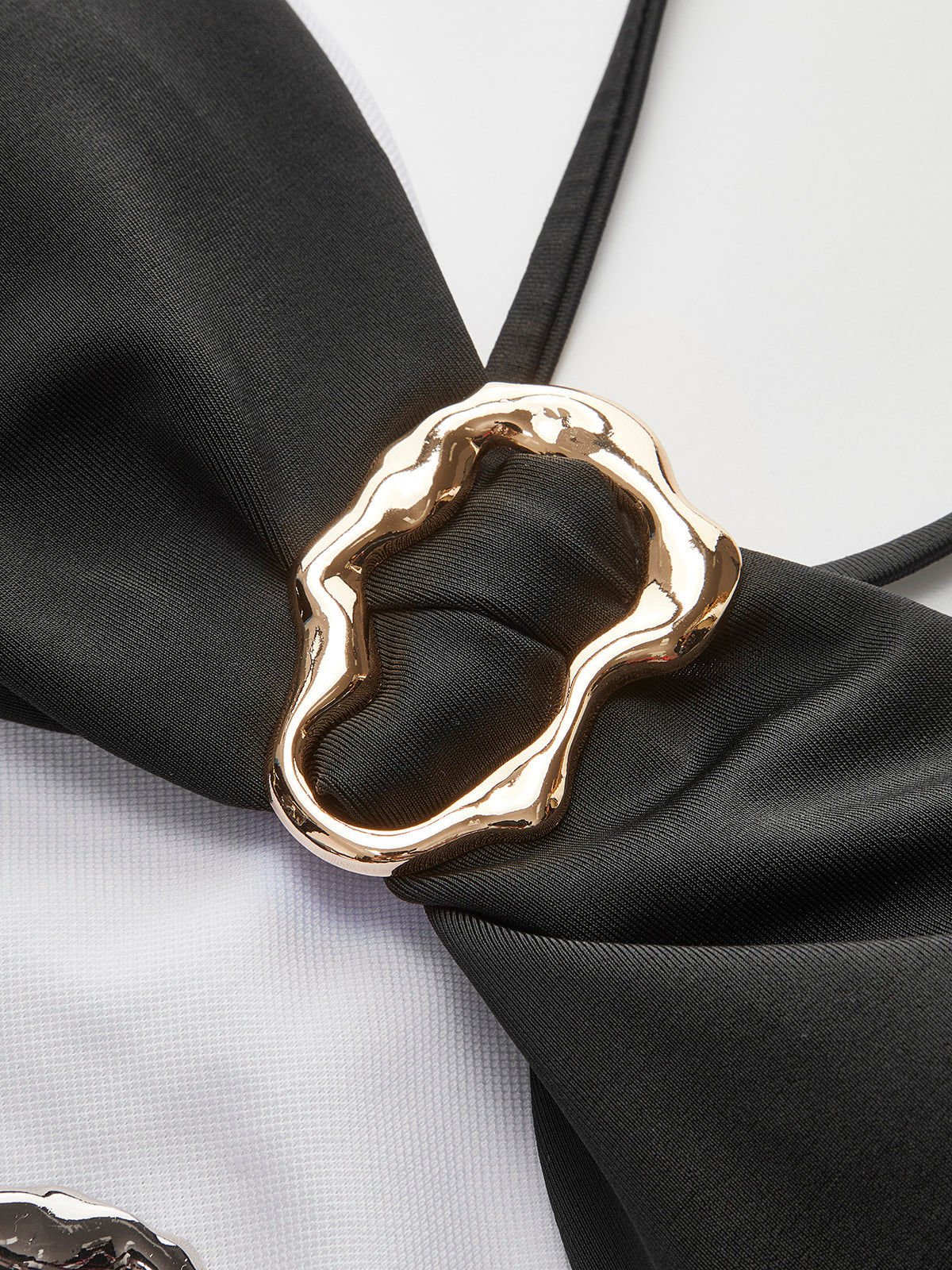 Neckholder-Badeanzug mit Metallring und Cutout 