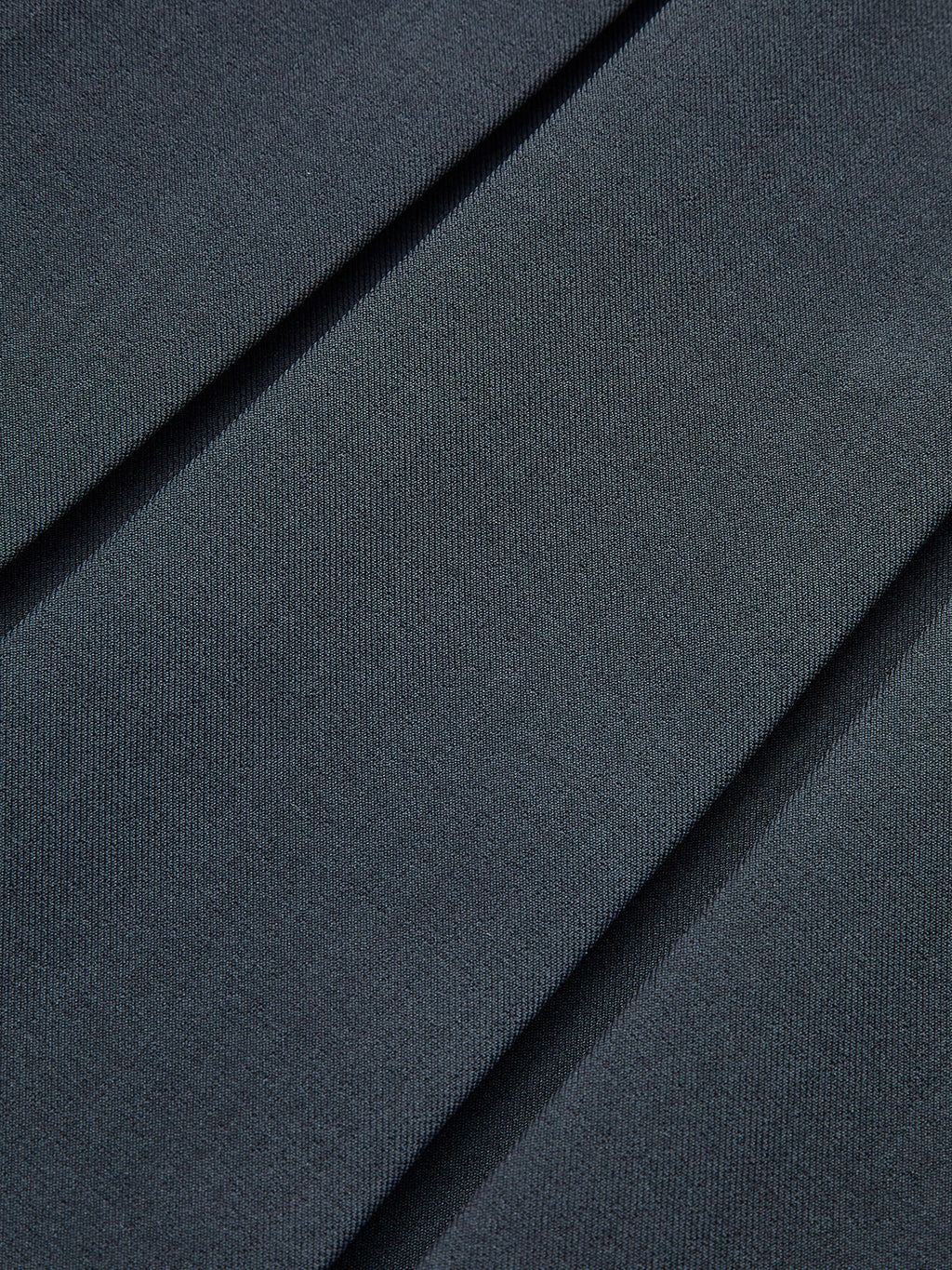 Robe plissée à grand col