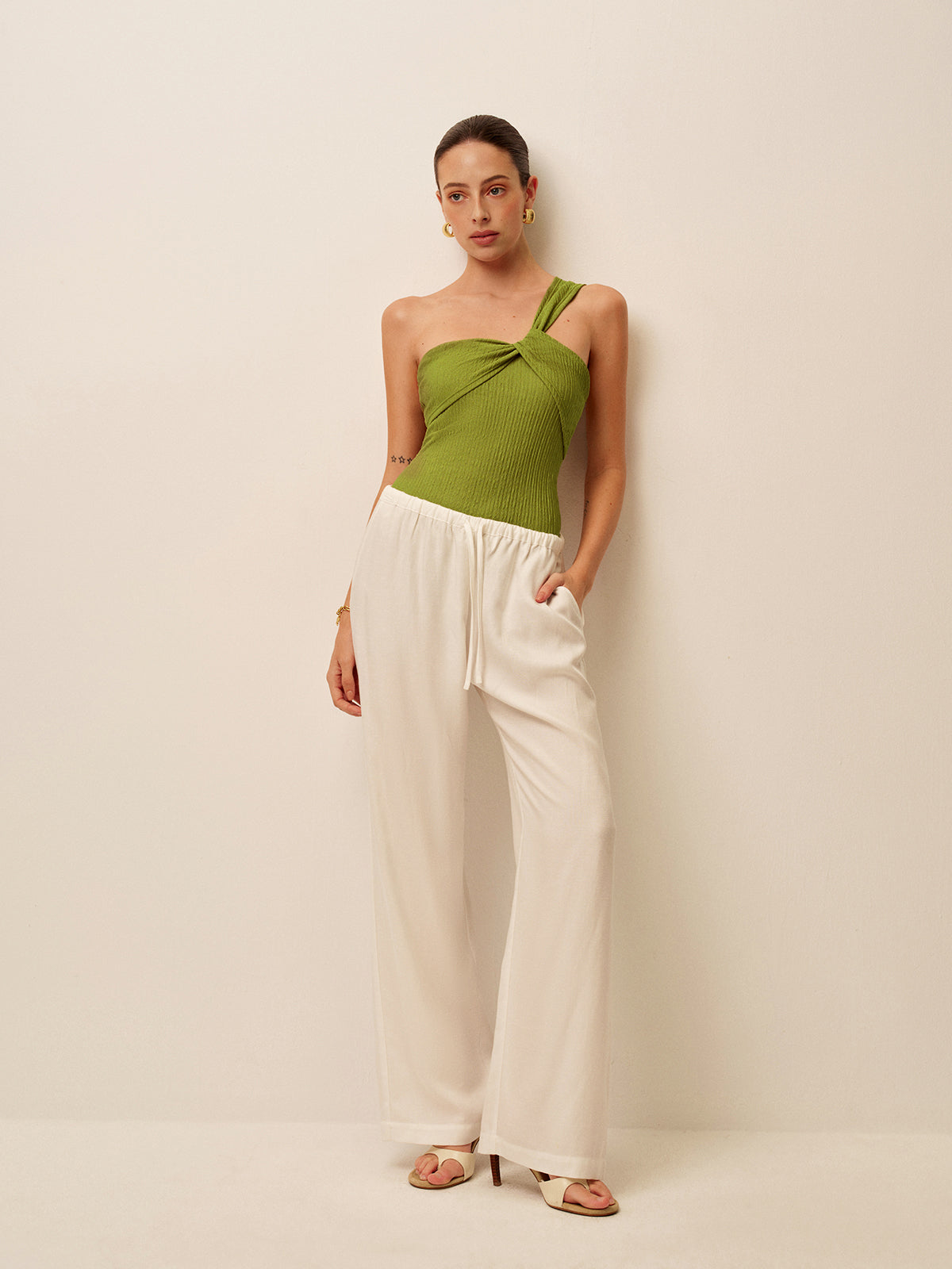 Badeanzug mit Raffungen, Twist-Detail und One-Shoulder-Träger