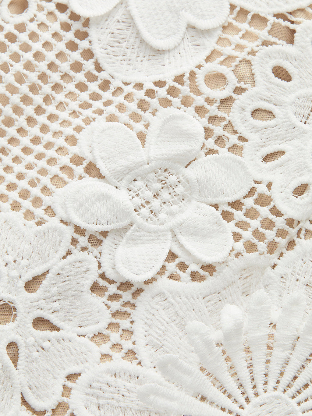 Trägerloses Kleid aus 3D-Blumenspitze