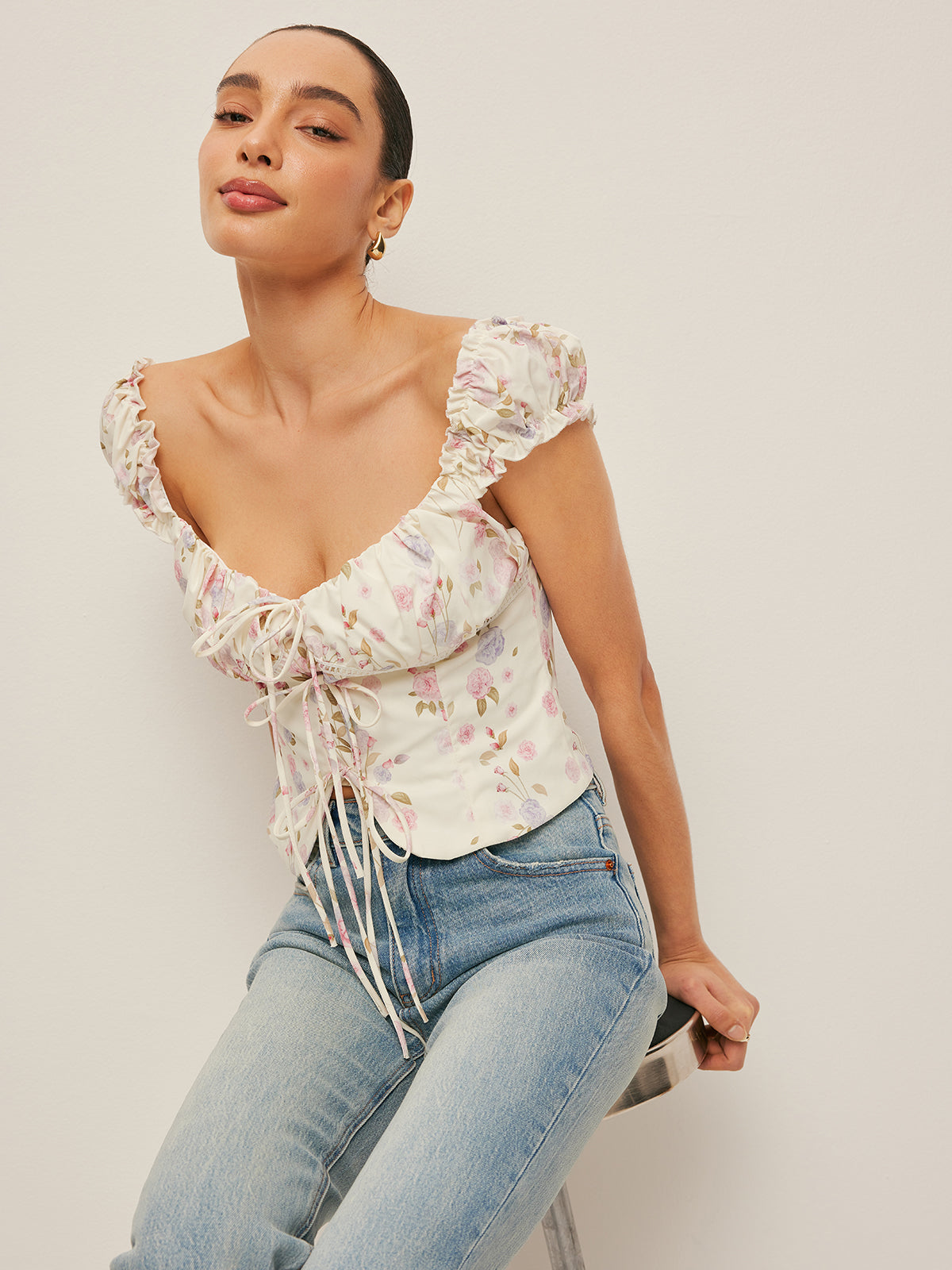 Bustier-Top mit Rüschenärmeln und Schleifenverschluss