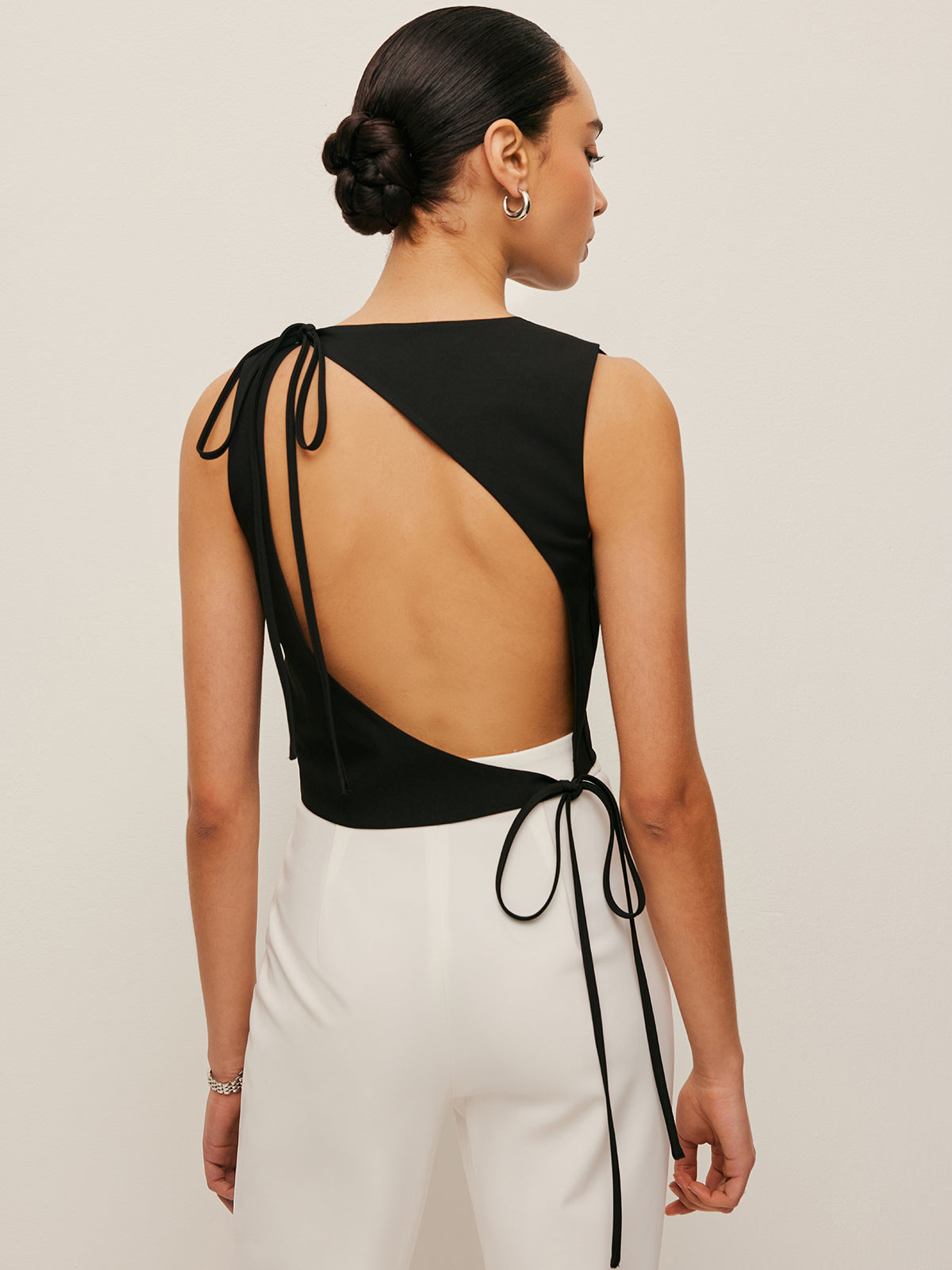 Haut à nouer asymétrique et dos nu