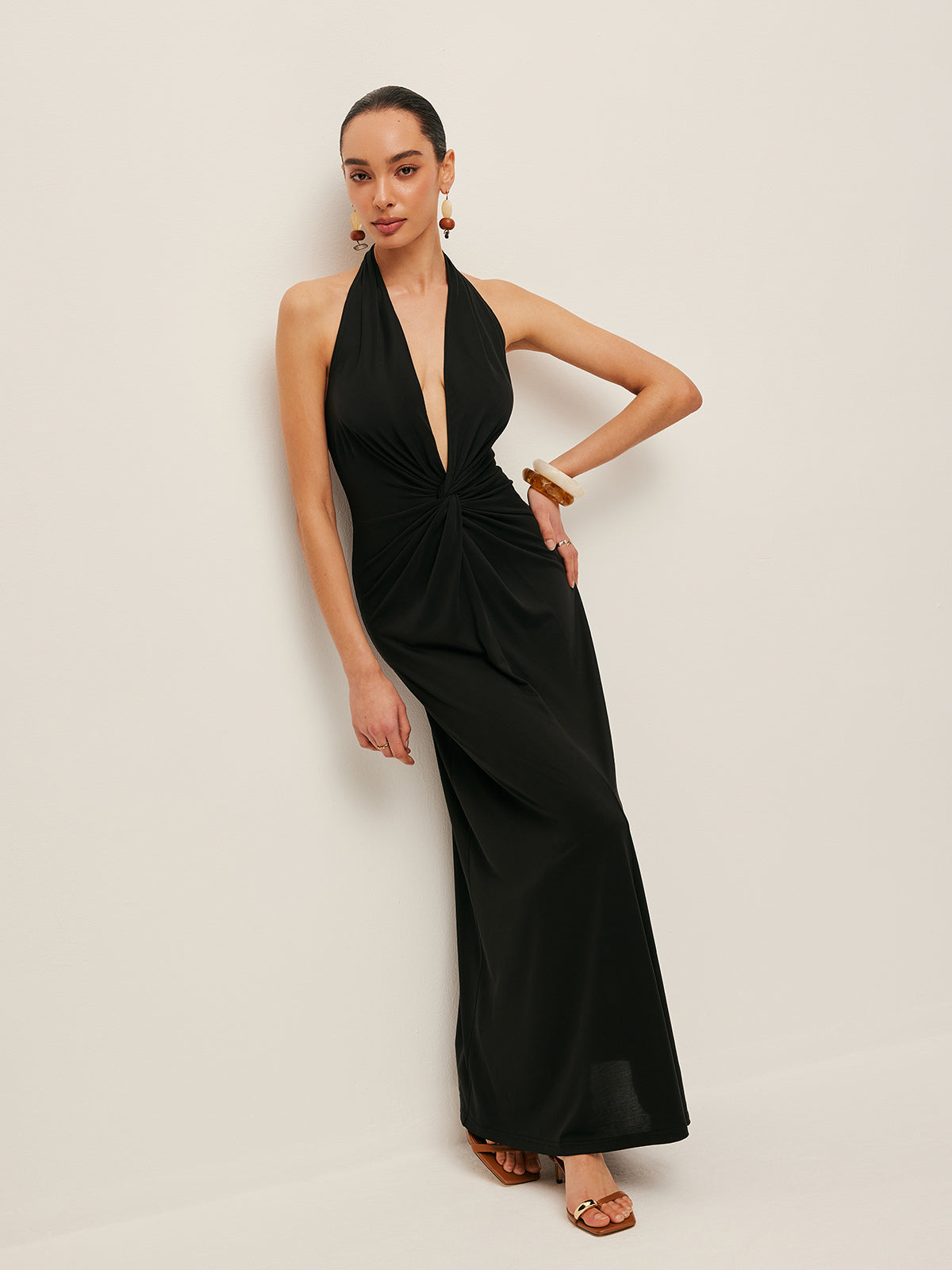 Robe dos nu à col V et devant torsadé 