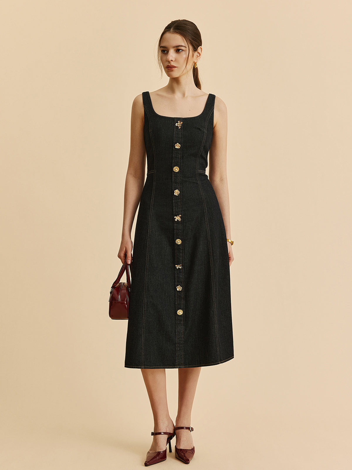 Robe en jean à col carré et boutons 