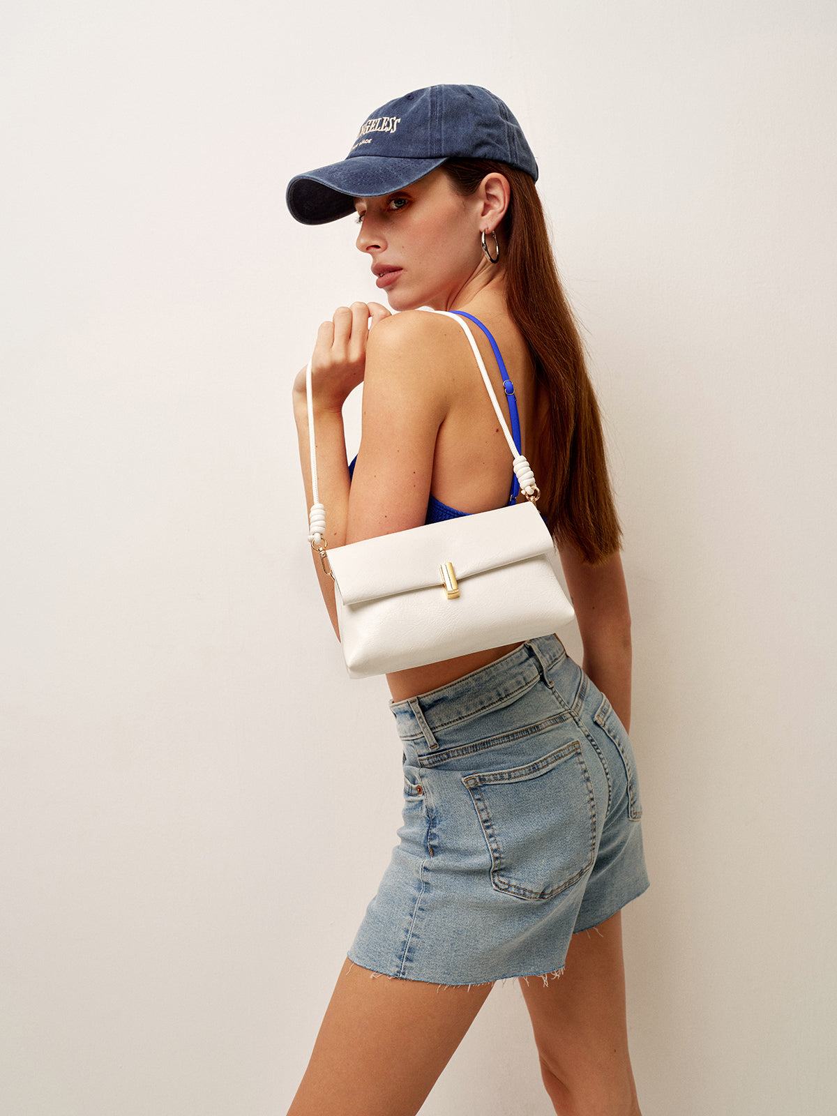 Schultertasche mit Knotengriff 