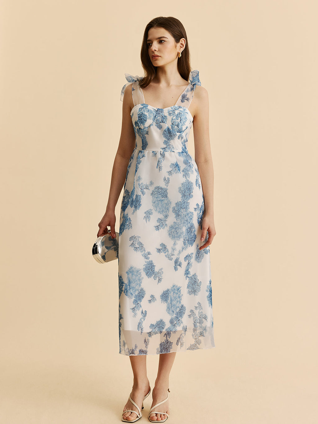 Robe à bretelles et nœuds fleuris