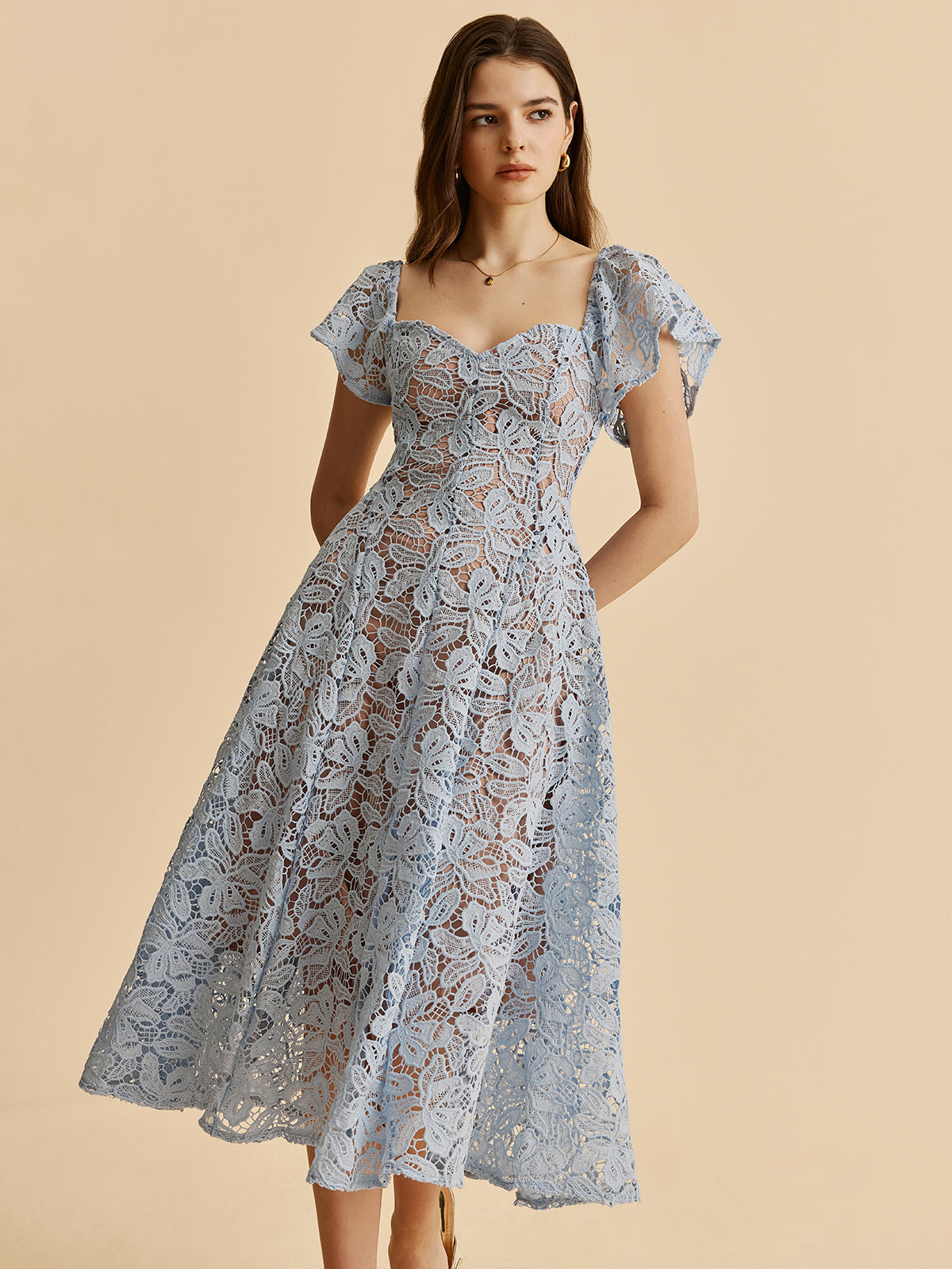 Robe en dentelle col cœur