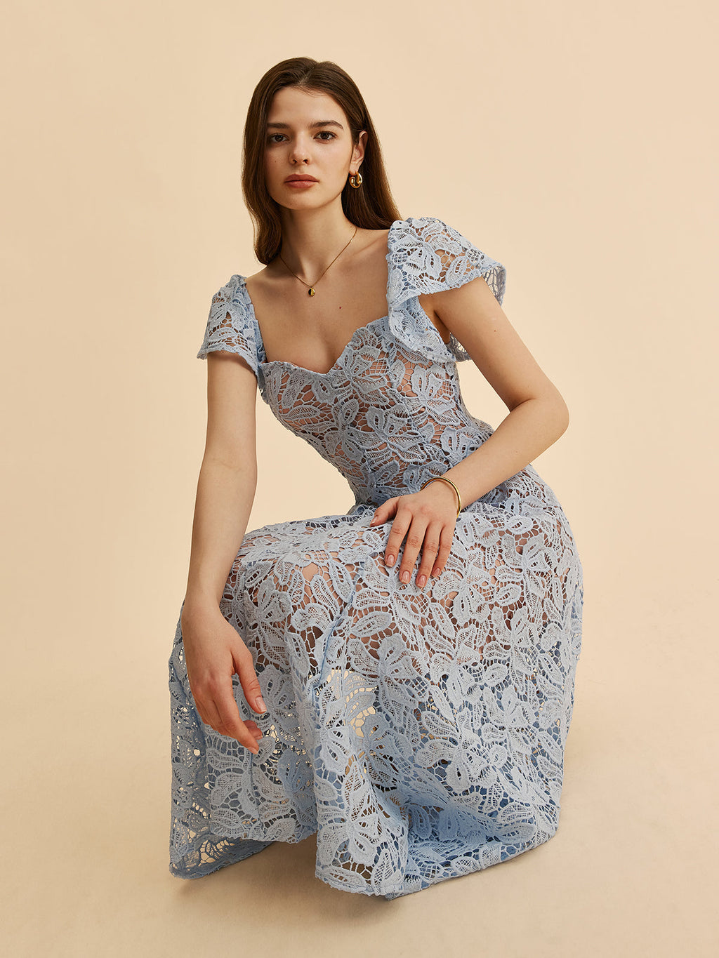 Spitzenkleid mit Herz-Ausschnitt