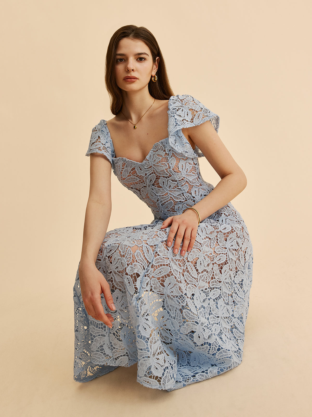 Spitzenkleid mit Herz-Ausschnitt