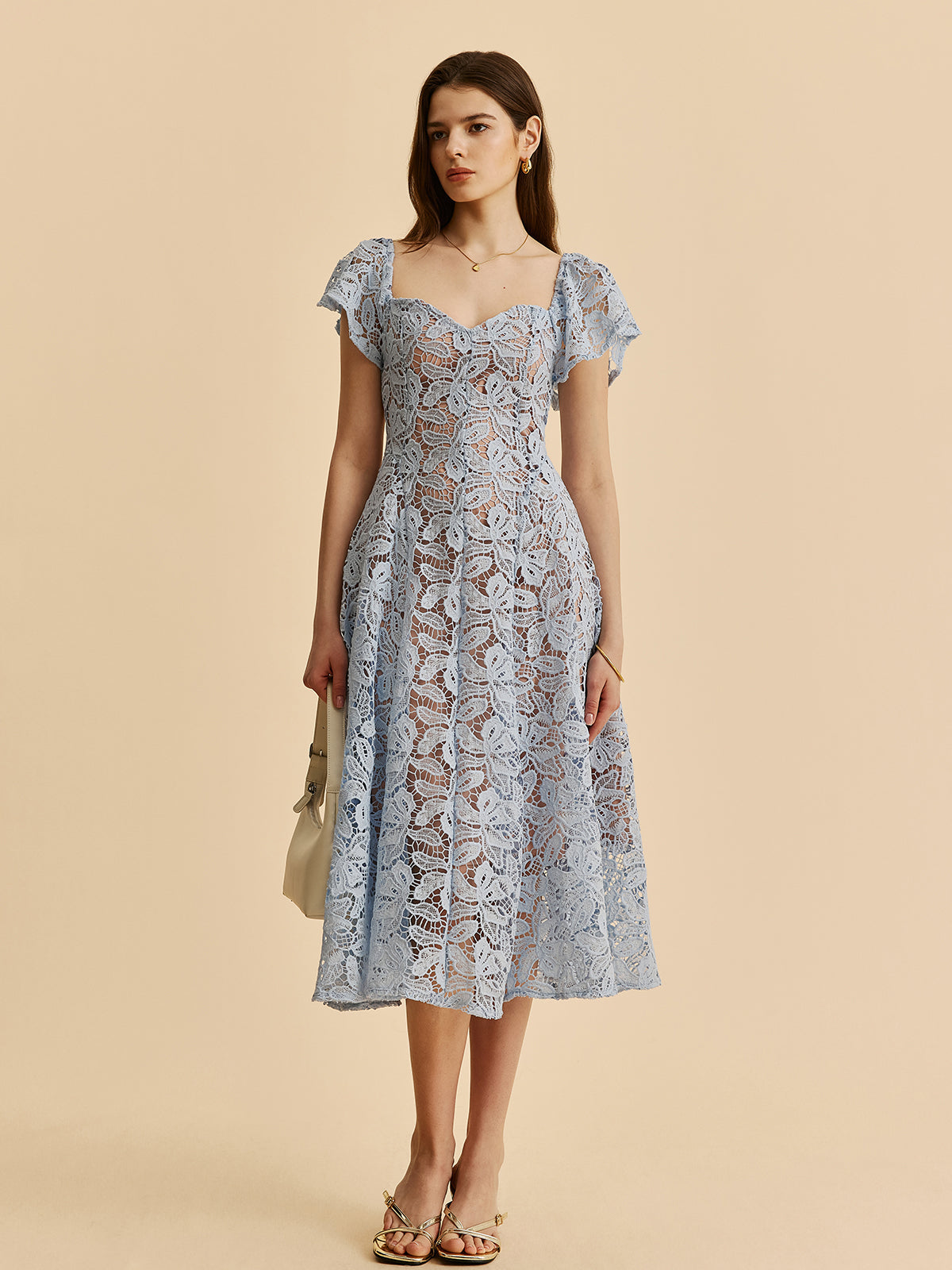 Robe en dentelle col cœur