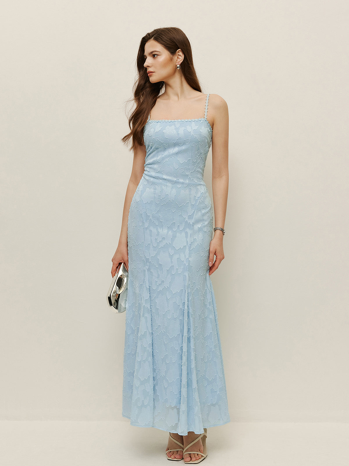 Robe en dentelle florale à dos lacé 