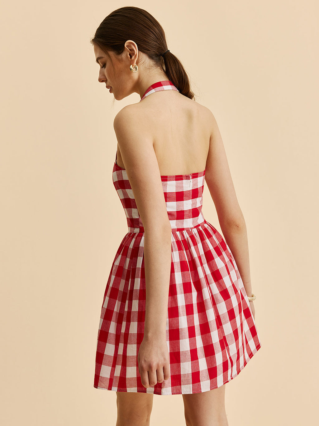 Kariertes Neckholder-Kleid mit ausgestelltem Rock