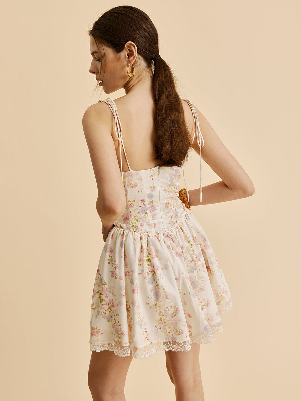 Korsettkleid mit Blumenmuster und Schleifenträgern