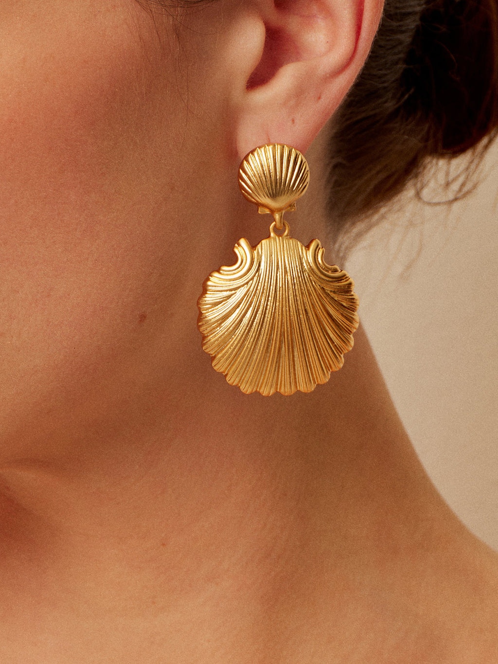 Boucles d'oreilles pendantes coquillage doré