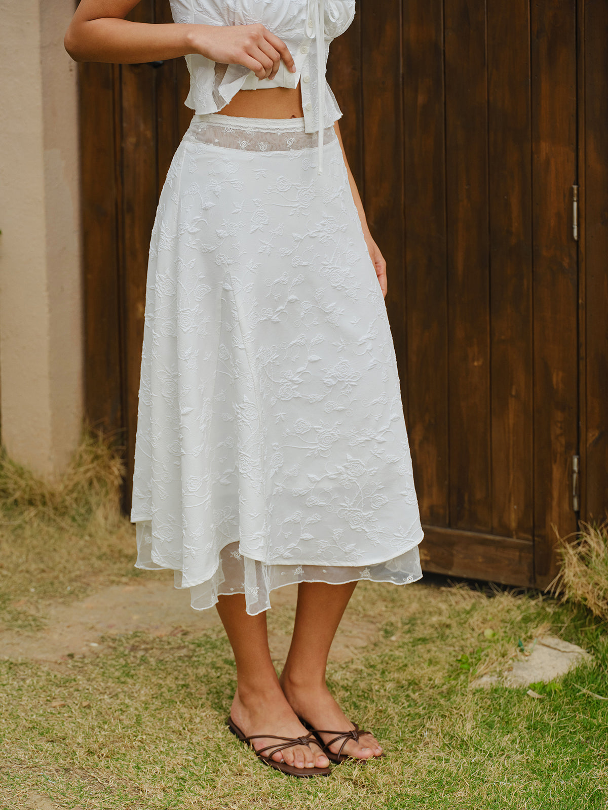 Ensemble jupe et haut court à lacets brodé