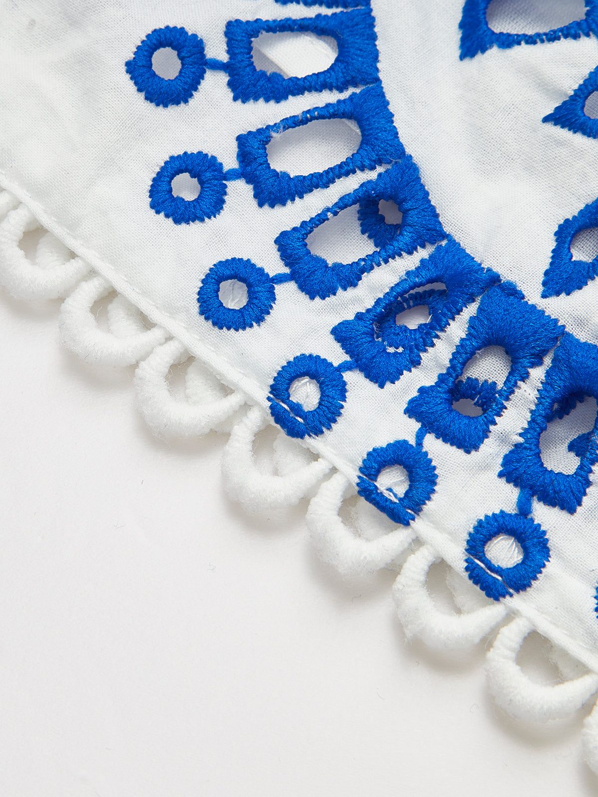 Robe bustier à volants ondulés avec détails festonnés 