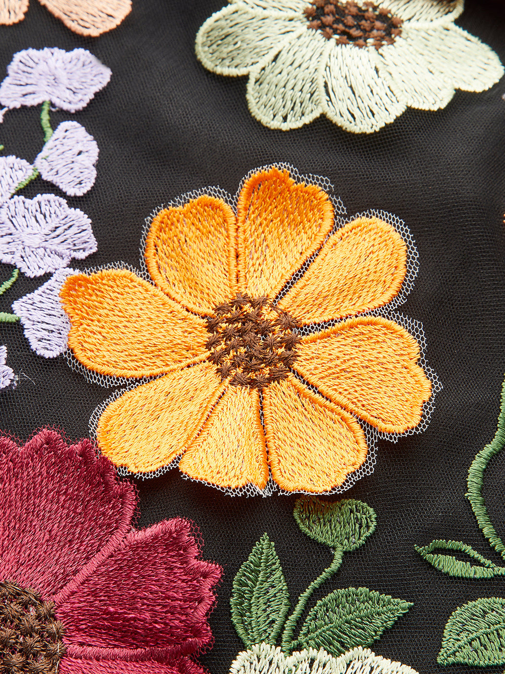 Robe en tulle brodé à fleurs colorées