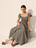 Robe à manches bouffantes à carreaux