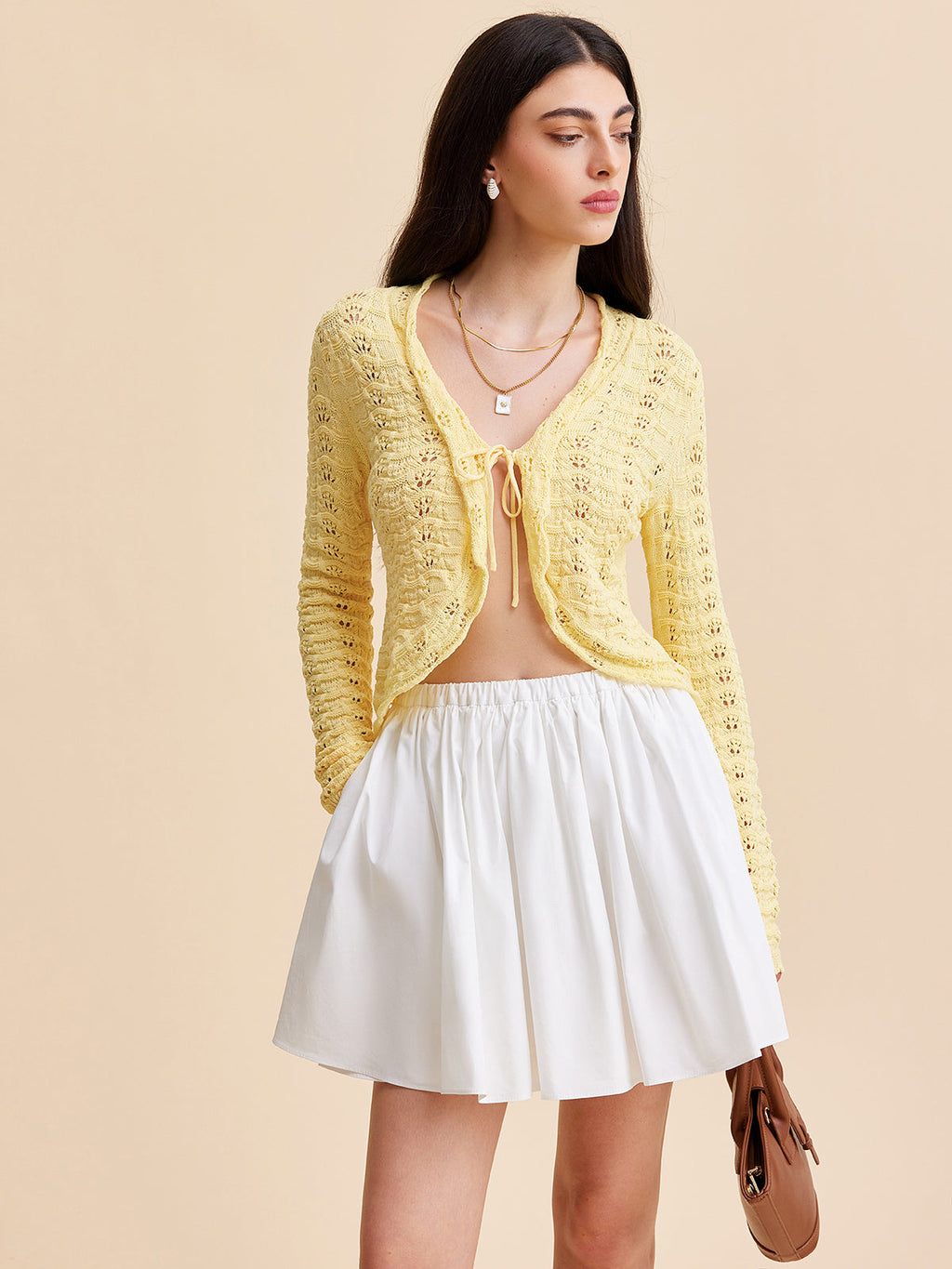 Gehäkelte Strickjacke mit Bindebändern vorne