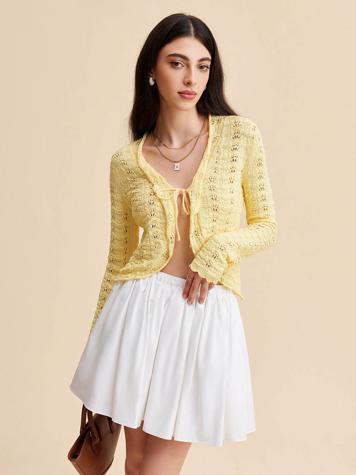 Gehäkelte Strickjacke mit Bindebändern vorne