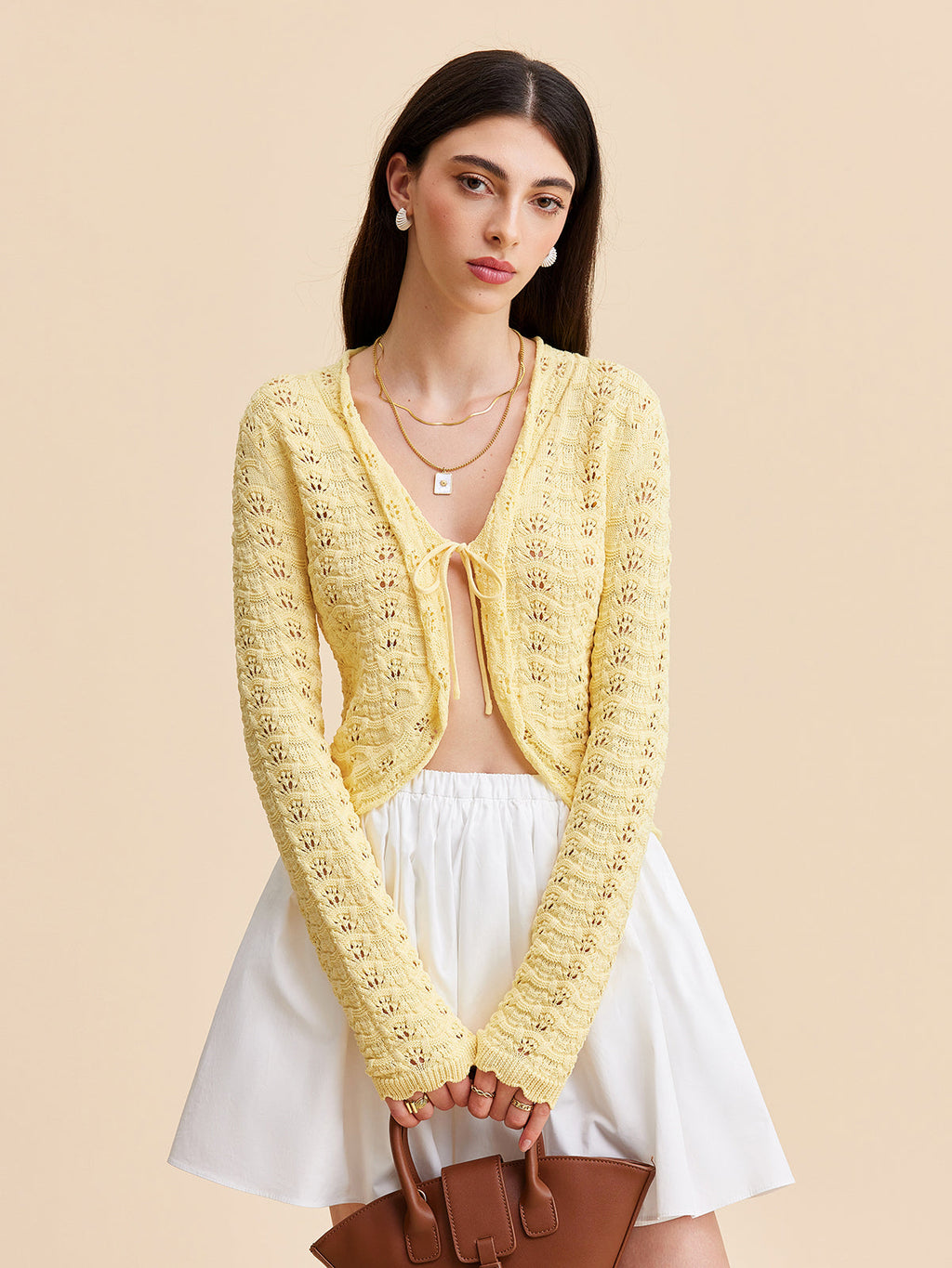 Gehäkelte Strickjacke mit Bindebändern vorne