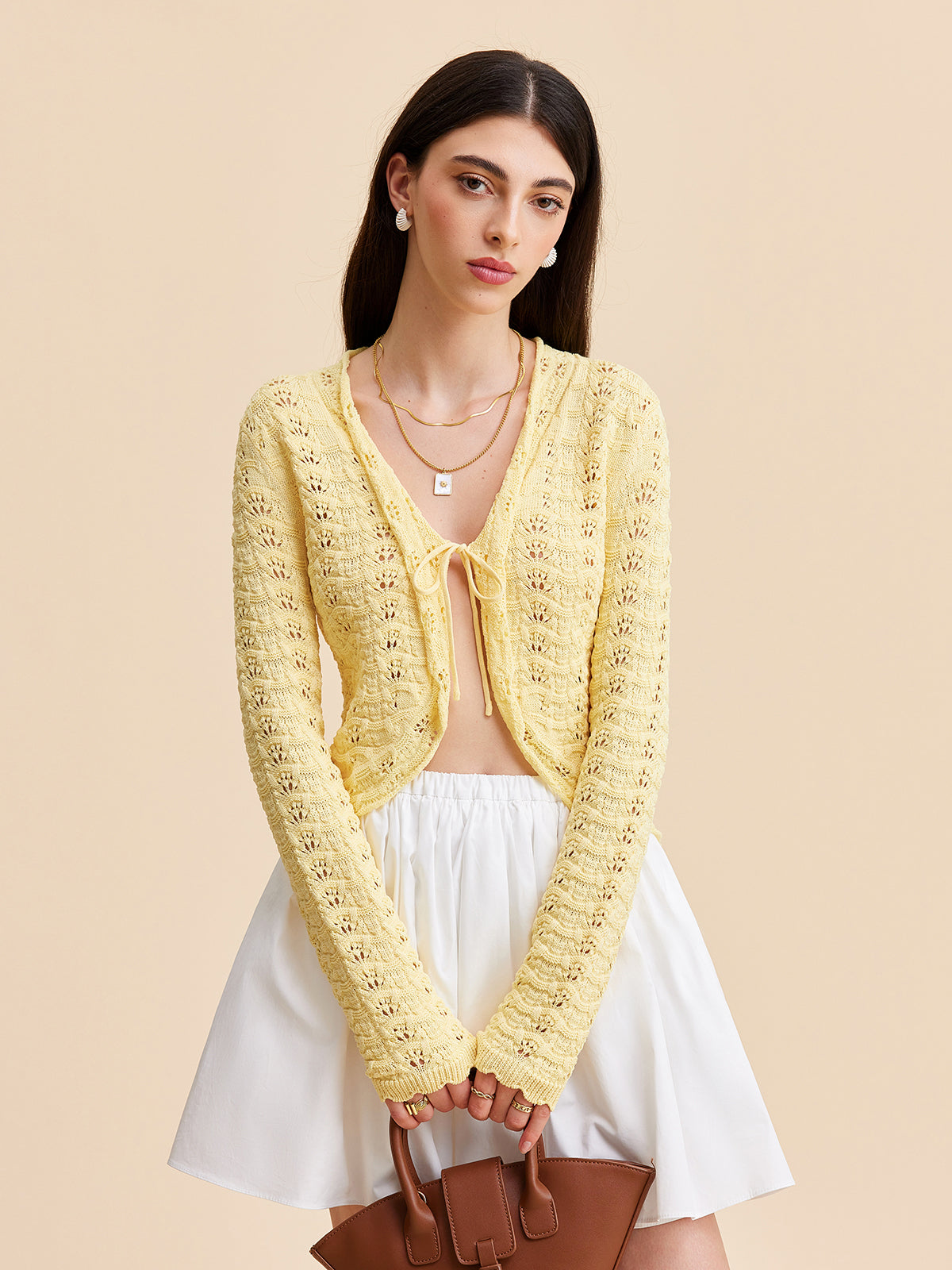 Gehäkelte Strickjacke mit Bindebändern vorne