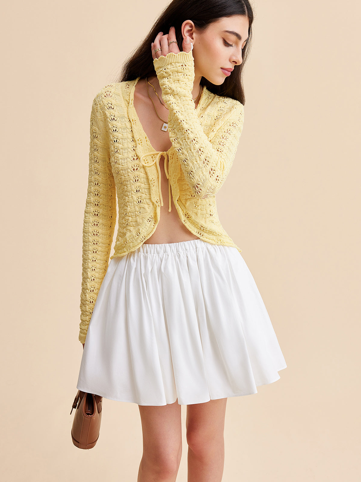 Gehäkelte Strickjacke mit Bindebändern vorne