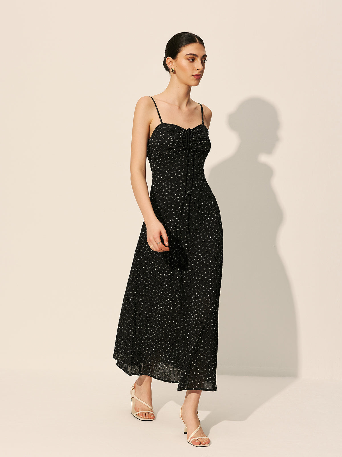 Robe à pois à cordon et fermeture éclair