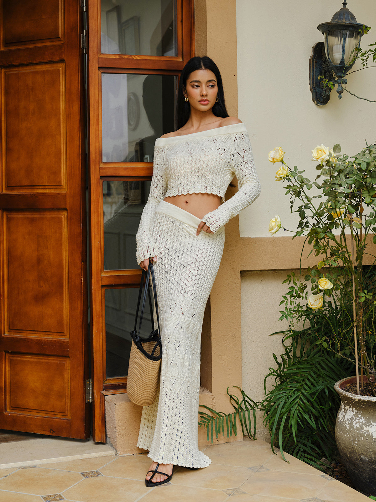 Kurzes Stricktop mit schulterfreiem Ausschnitt 