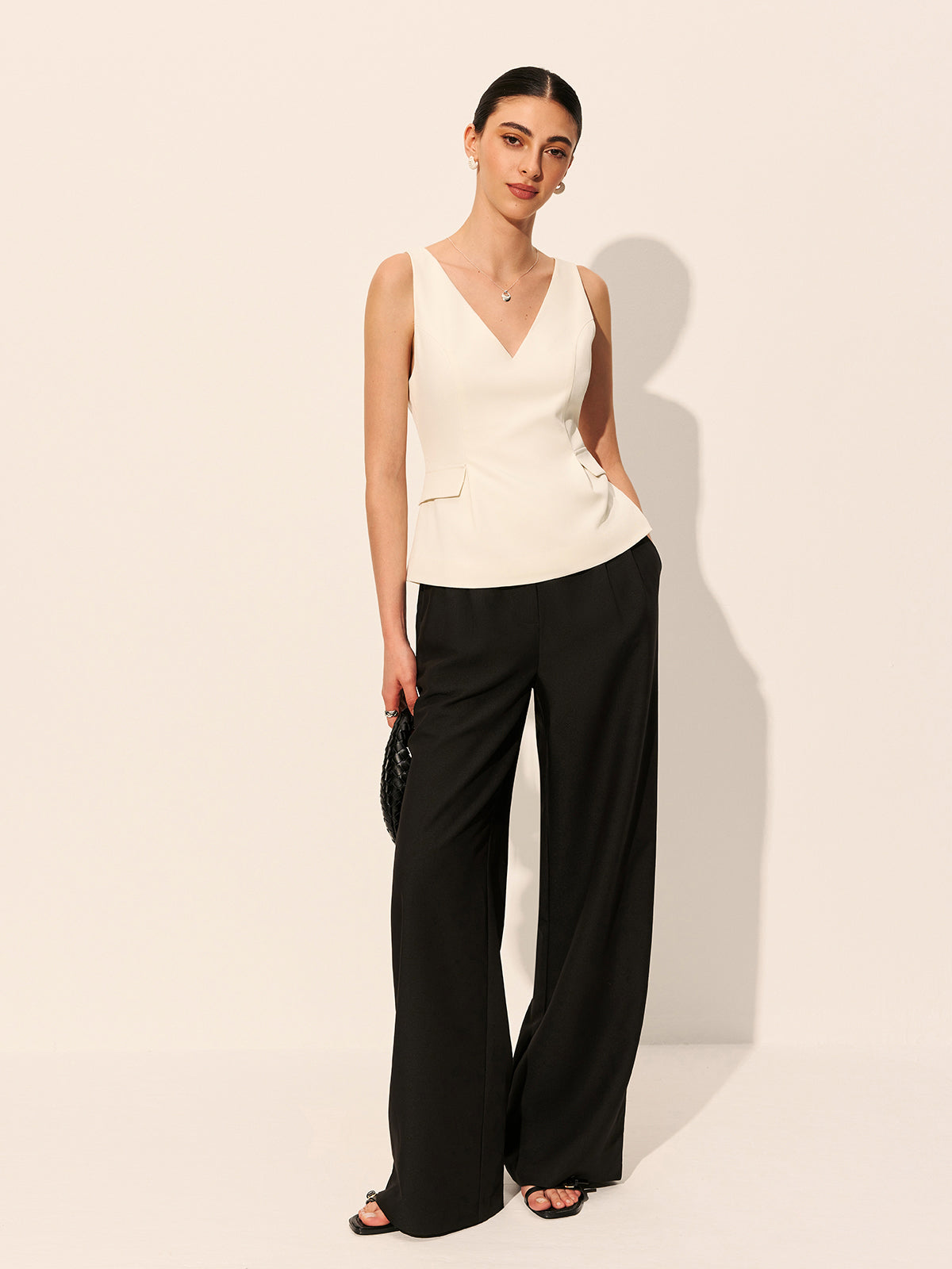 Haut sans manches à col en V et poches décoratives 