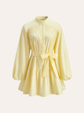 Geknöpftes Kleid mit Laternenärmeln und Gürtel