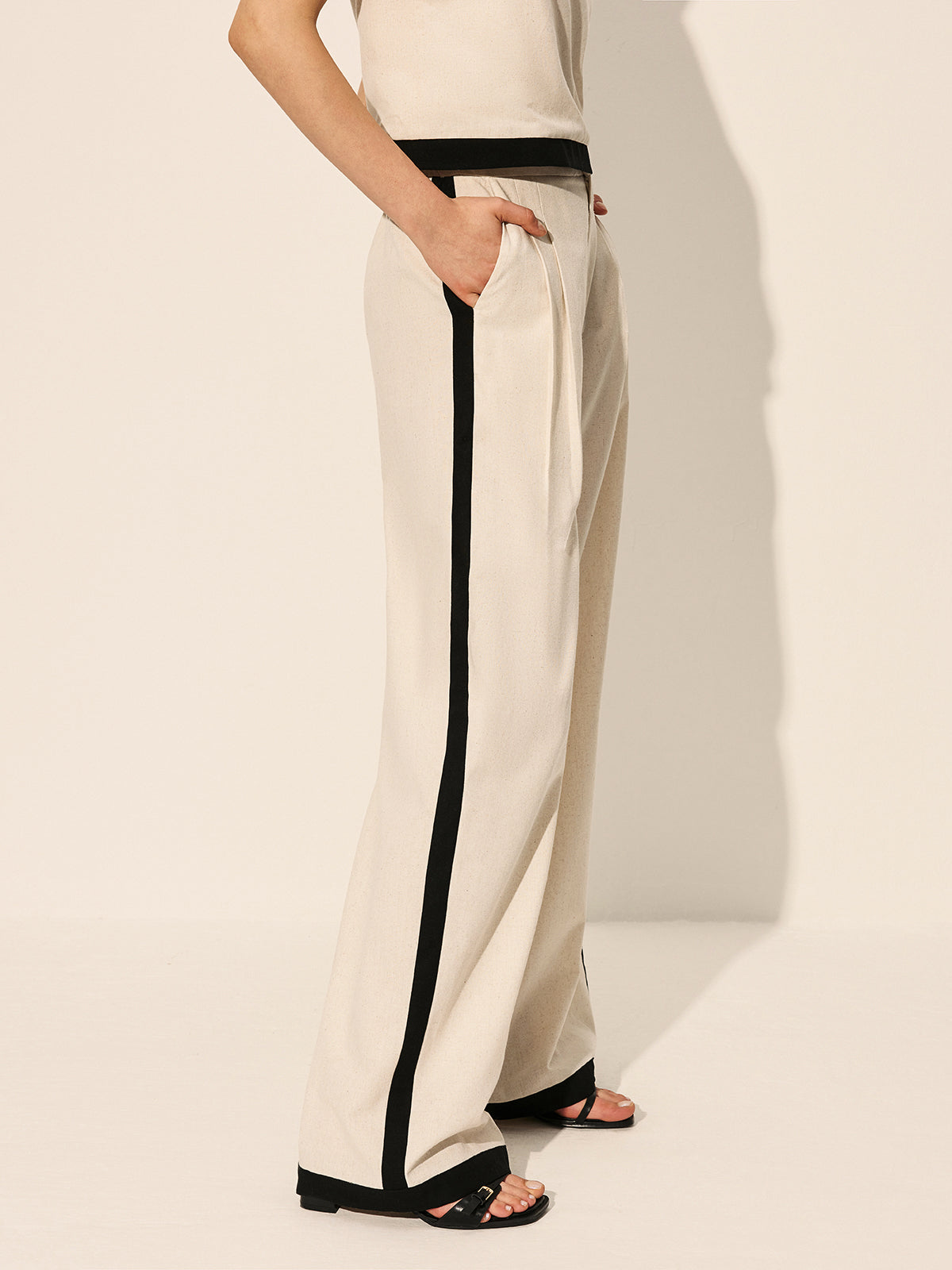 Ensemble pantalon en lin et coton zippé avec liseré contrastant
