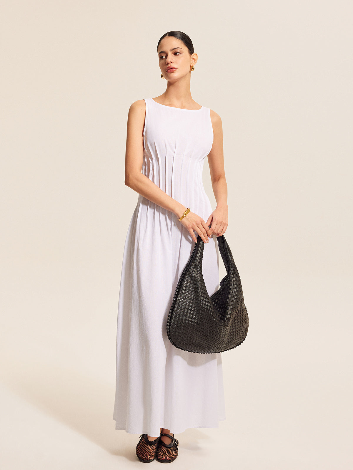 Ärmelloses Faltenkleid aus Baumwolle und Leinen