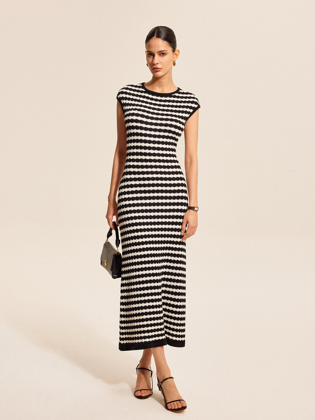 Robe en maille rayée à manches courtes