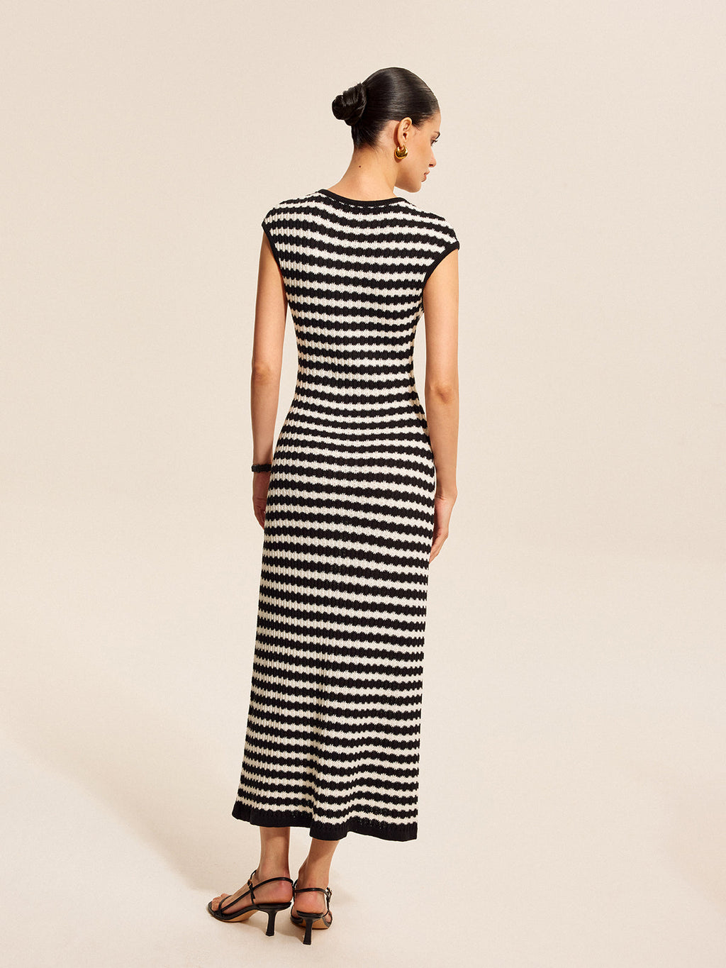 Robe en maille rayée à manches courtes