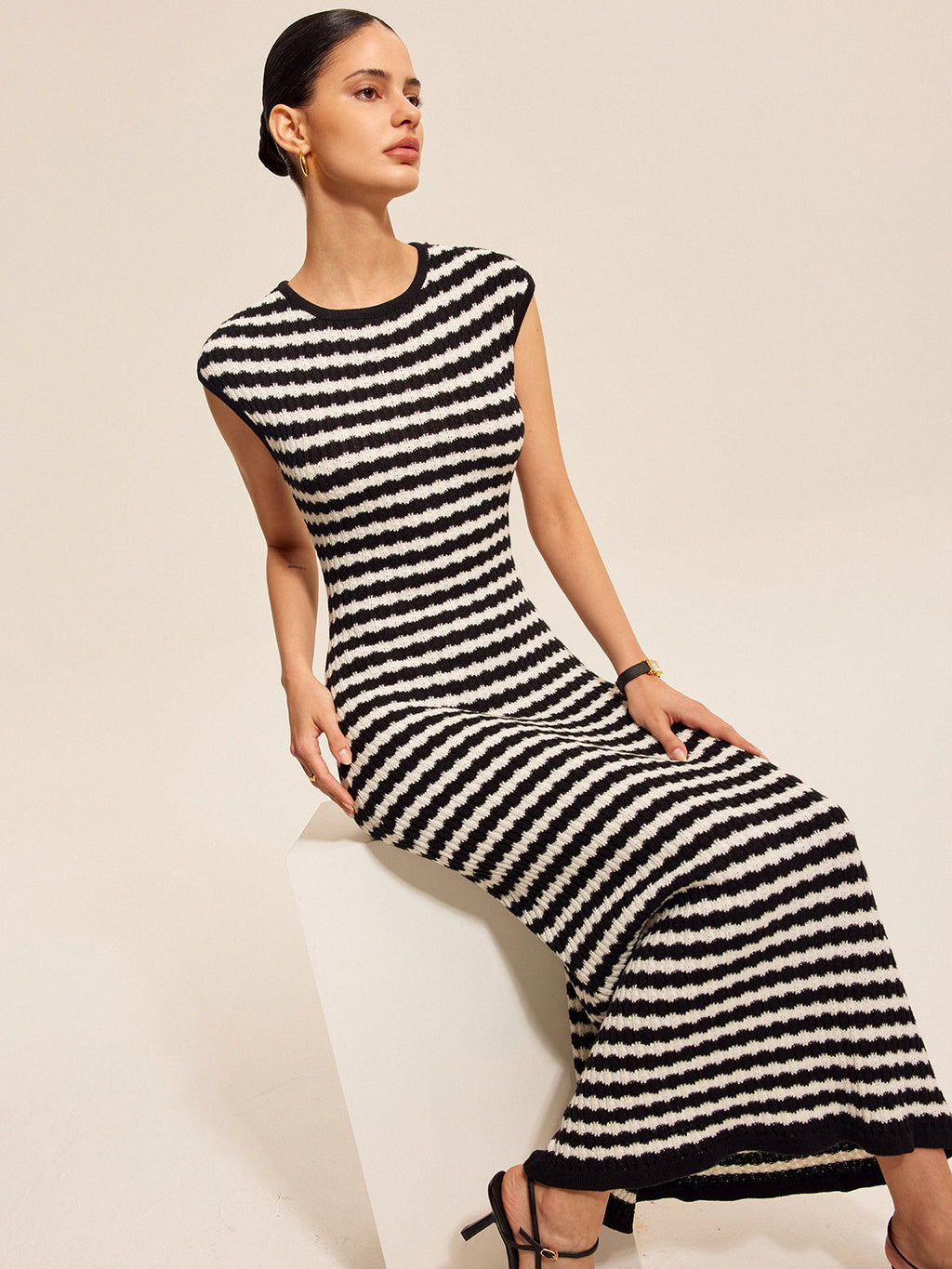 Robe en maille rayée à manches courtes